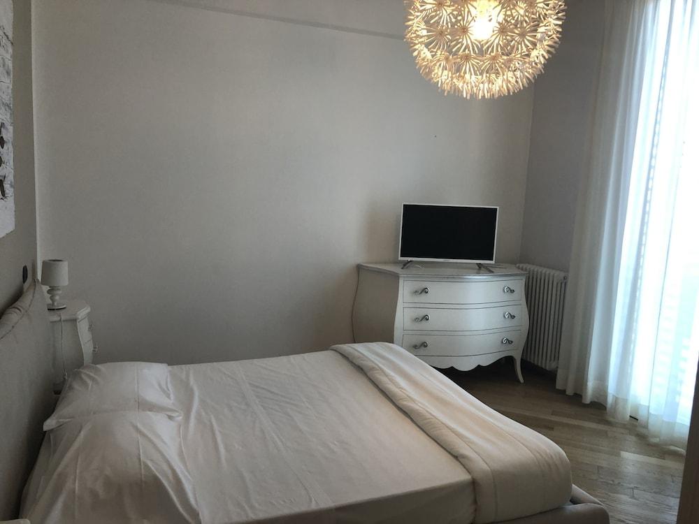 Blue Shades Hotel 4*